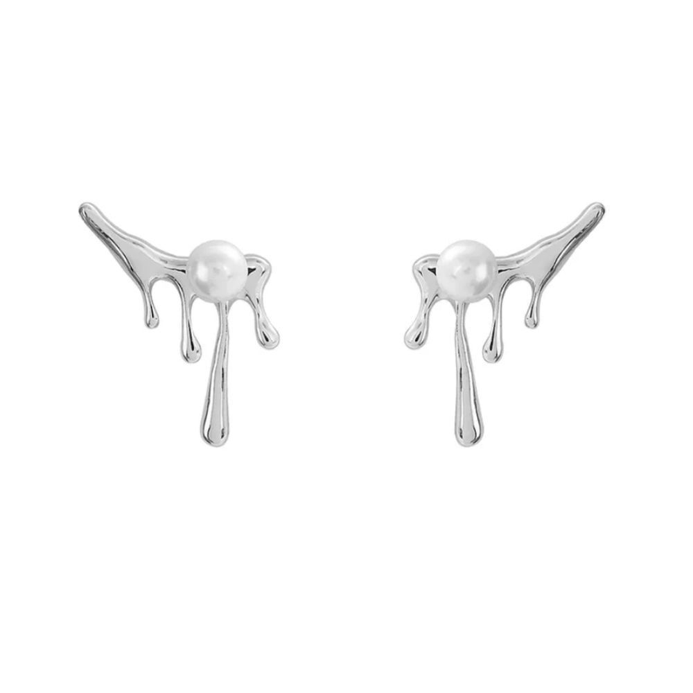 NWOT Edgy Drippy Pearl Earrings In Silver - Picture 2 of 4
